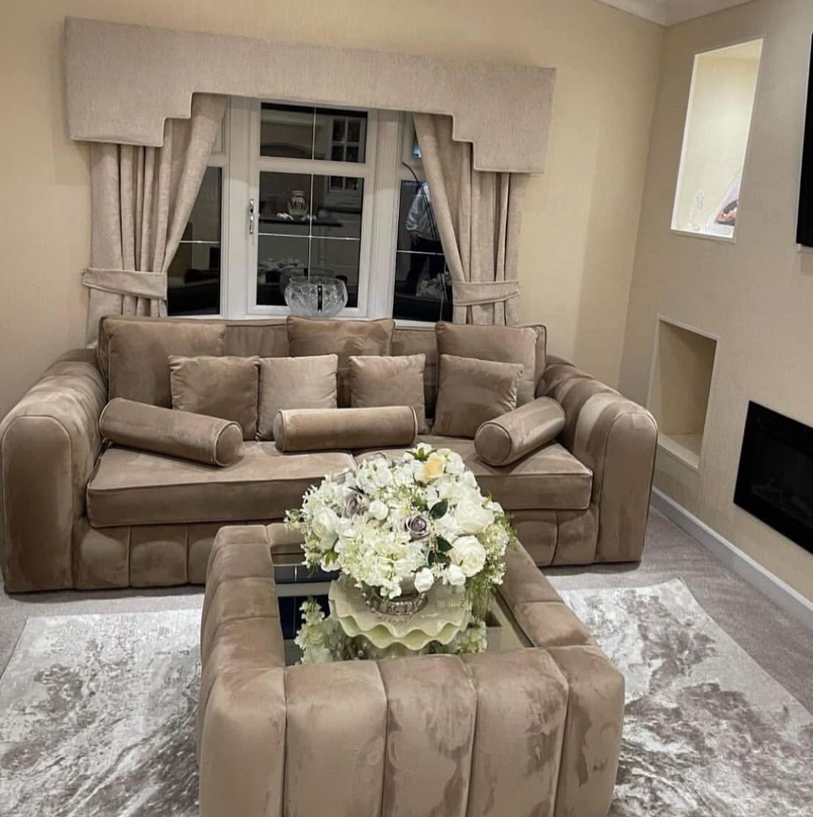 Sofá With Matching Ottoman , Beautiful Set