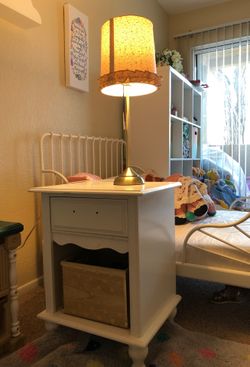 WHITE WOOD NIGHT STAND