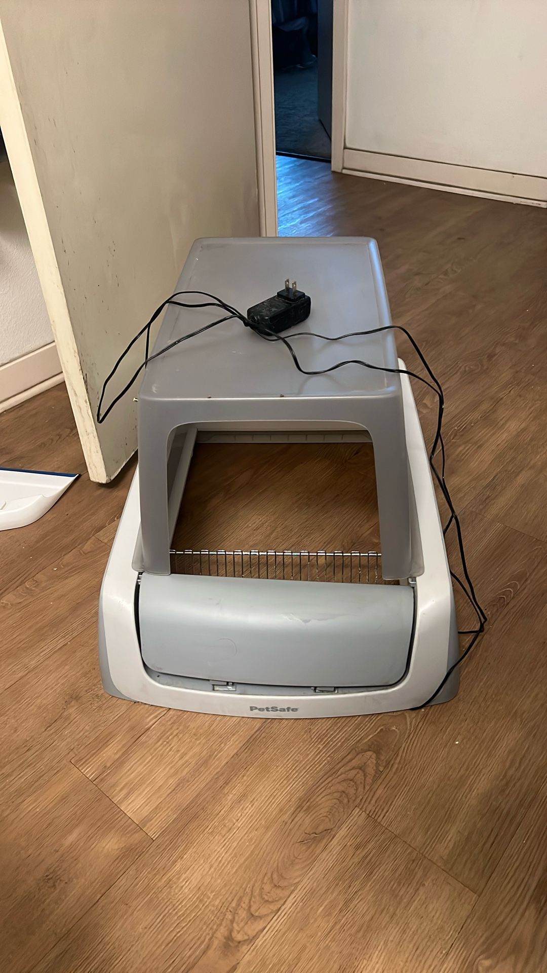 Cove Modern Litter Box