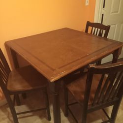 4 Chairs dining room table