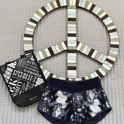 *REVERSIBLE*/Lululemon Run/ Short/Low-Rise /Shorts/4” inseam/Run/Hike/Yoga/Work Out/Gym Clothes/Casual Wear/ Excellent Condition! (Retail $65)