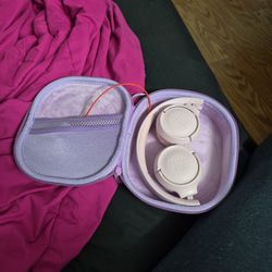 JBL HEADPHONES With Case
