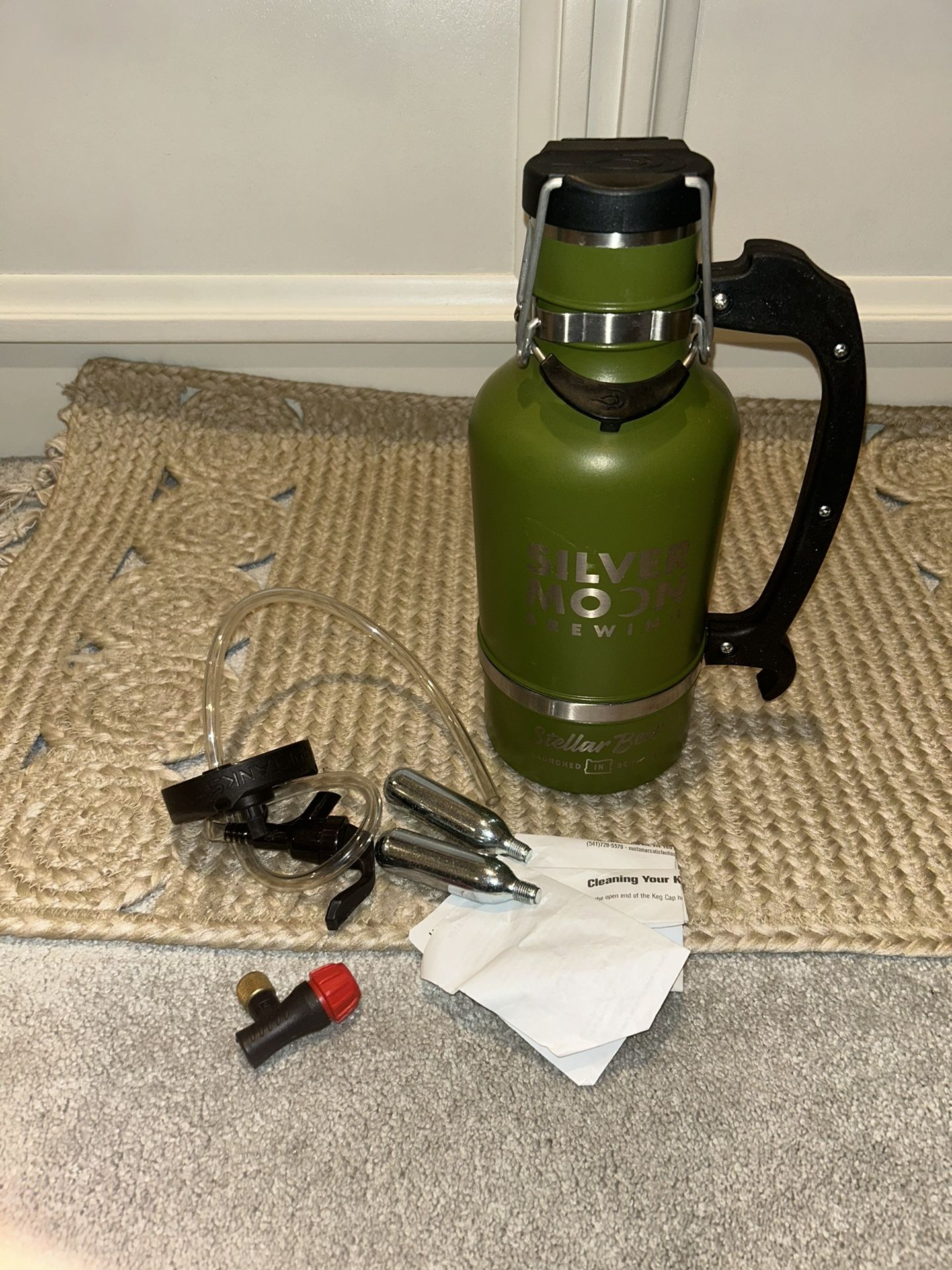 DrinkTank Green Silver Moon Brewing Growler With Keg Kit