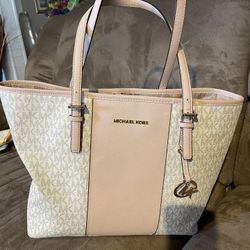 Authentic Mk signature Tote like new large