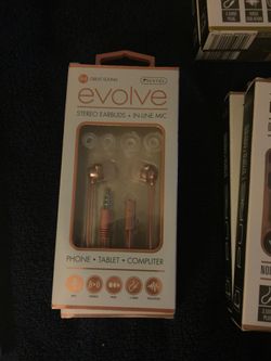 Brand new never used pure Deluxe stereo buds with Mic Evolve stereo earbuds in line M/C $ 8.00