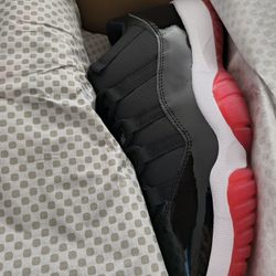 Jordan 11 Low Bread size 10, 10.5,11