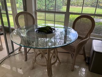 Table with 4 chairs