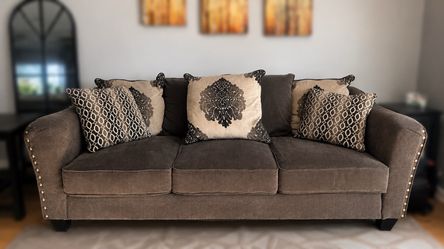 Living Room Sofa & Loveseat: Must go by Friday 6/5