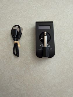 Fender Micro Plus Bluetooth guitar playing