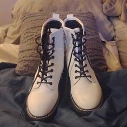 Beautiful White And Blackeather Lace Up Boots, These Also 8b2id D 2