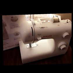SINGER TRADITION (SEWING MACHINE)