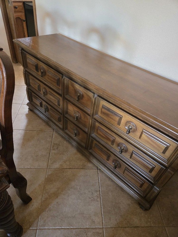Dresser With Mirror