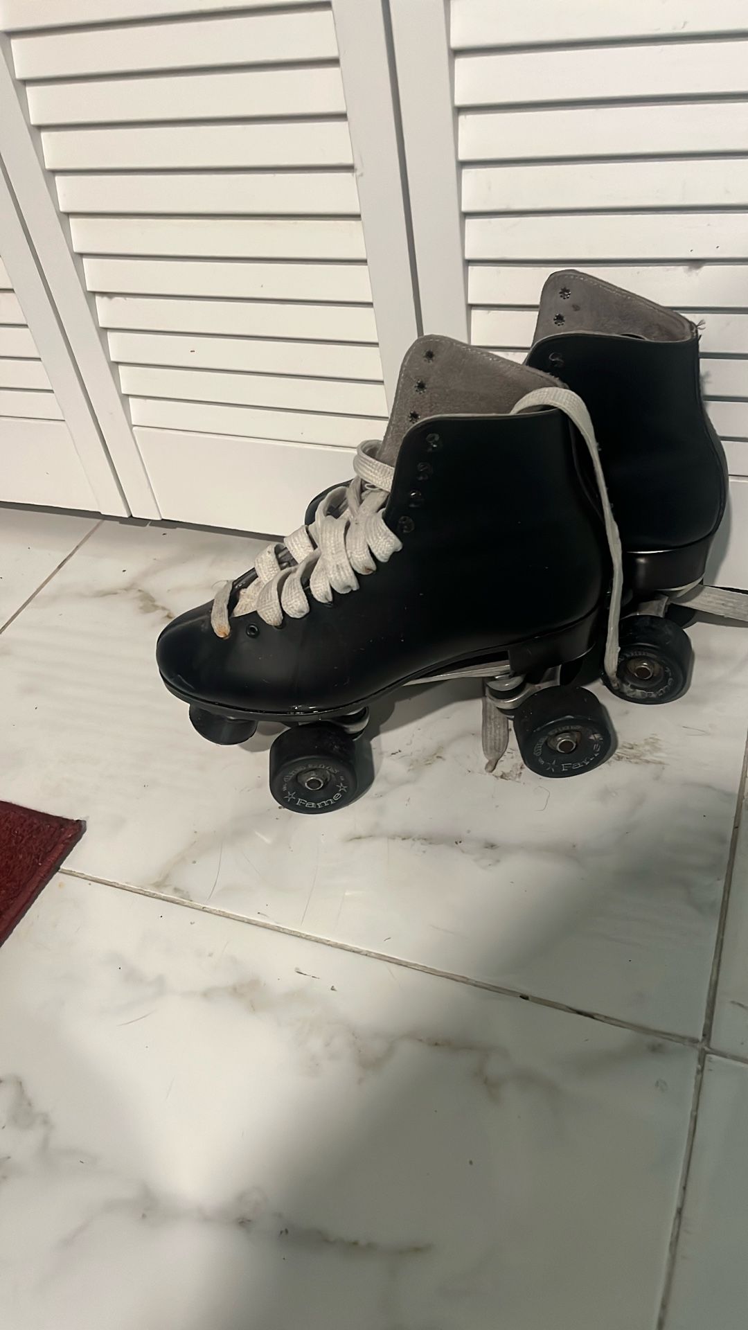Size 10 Roller skates