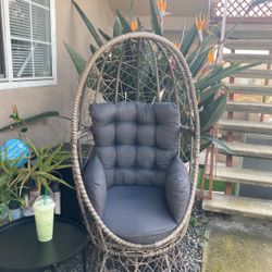Swirling Egg Chair