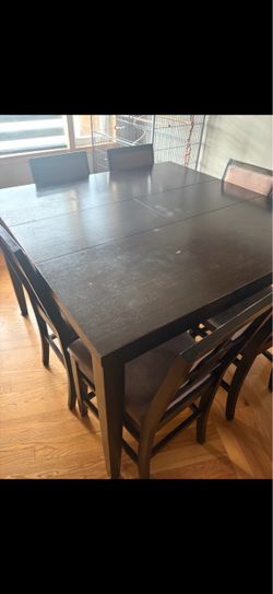 Table and chairs set