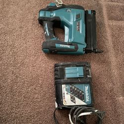 Makita XNB01 Finish Nail Gun