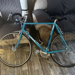 Vintage Trek 1000 road bike