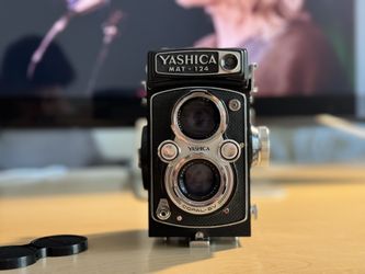 Vintage YASHICA MAT-124 Medium Format Film Camera