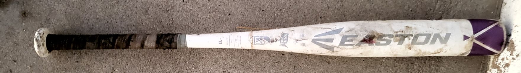 Easton Amethyst 28/17 (-11) Softball 