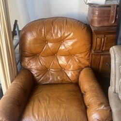 Vintage Leather Recliner Must Pick Up 