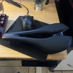 Giant Approach Saddle 