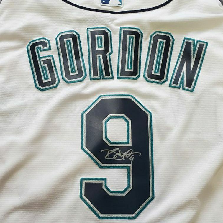 Dee Gordon Autographed Mariners Jersey(XL) And Bat.