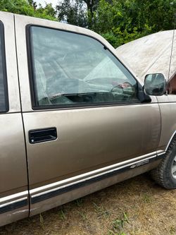 Passenger door / Chevy/ GMC 88-99