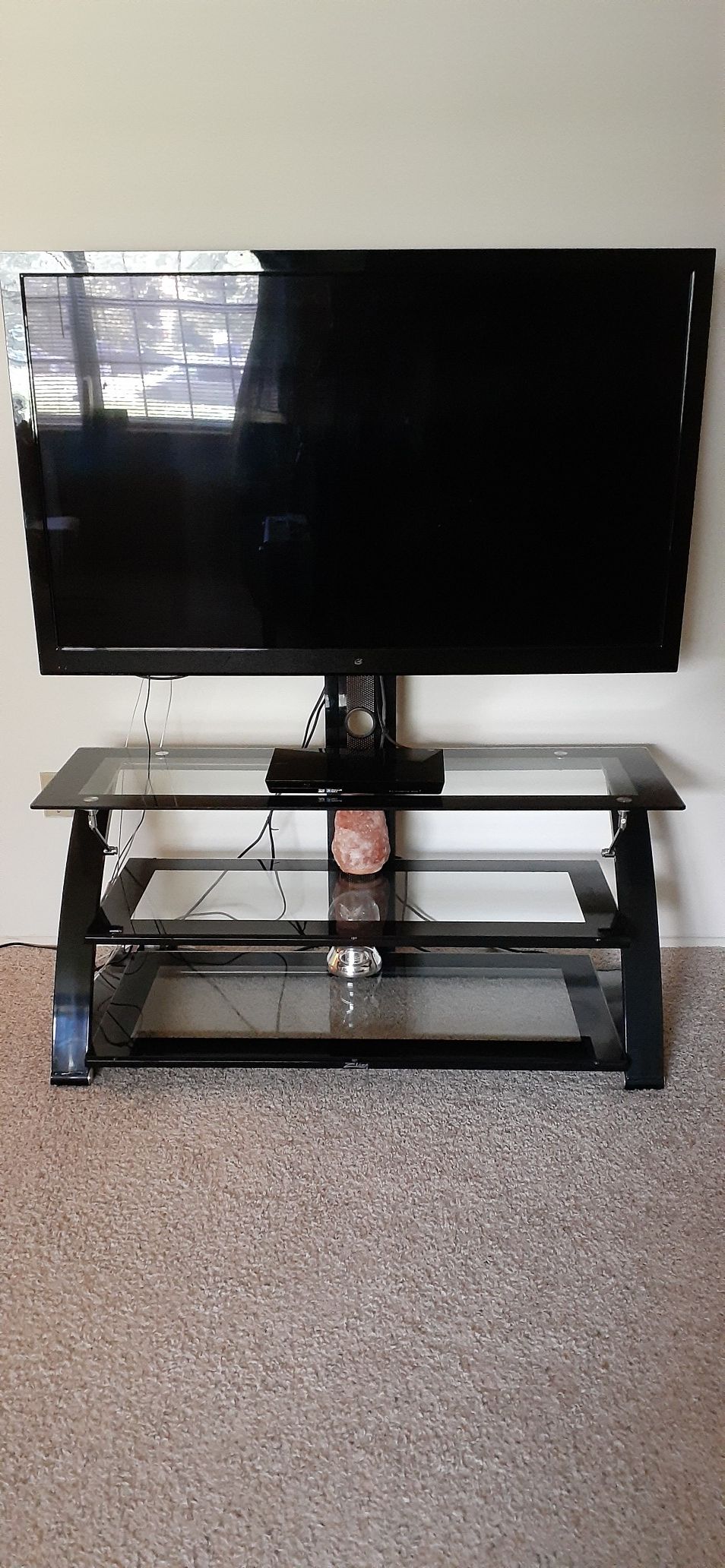 55" LED HDTV - TE5582B with Z-LINE Stand with Integrated Mount