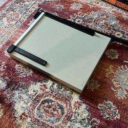 Dahle Vantage 18e Paper Trimmer, 18"