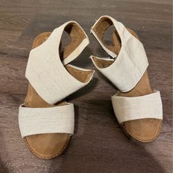 TOMS women high heel size 10