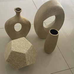 All 4 Gold Decorations For $ 49 . New Conditions 