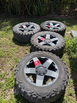 Hummer h1 mummer h2 Humvee wheels tires in good condition 600