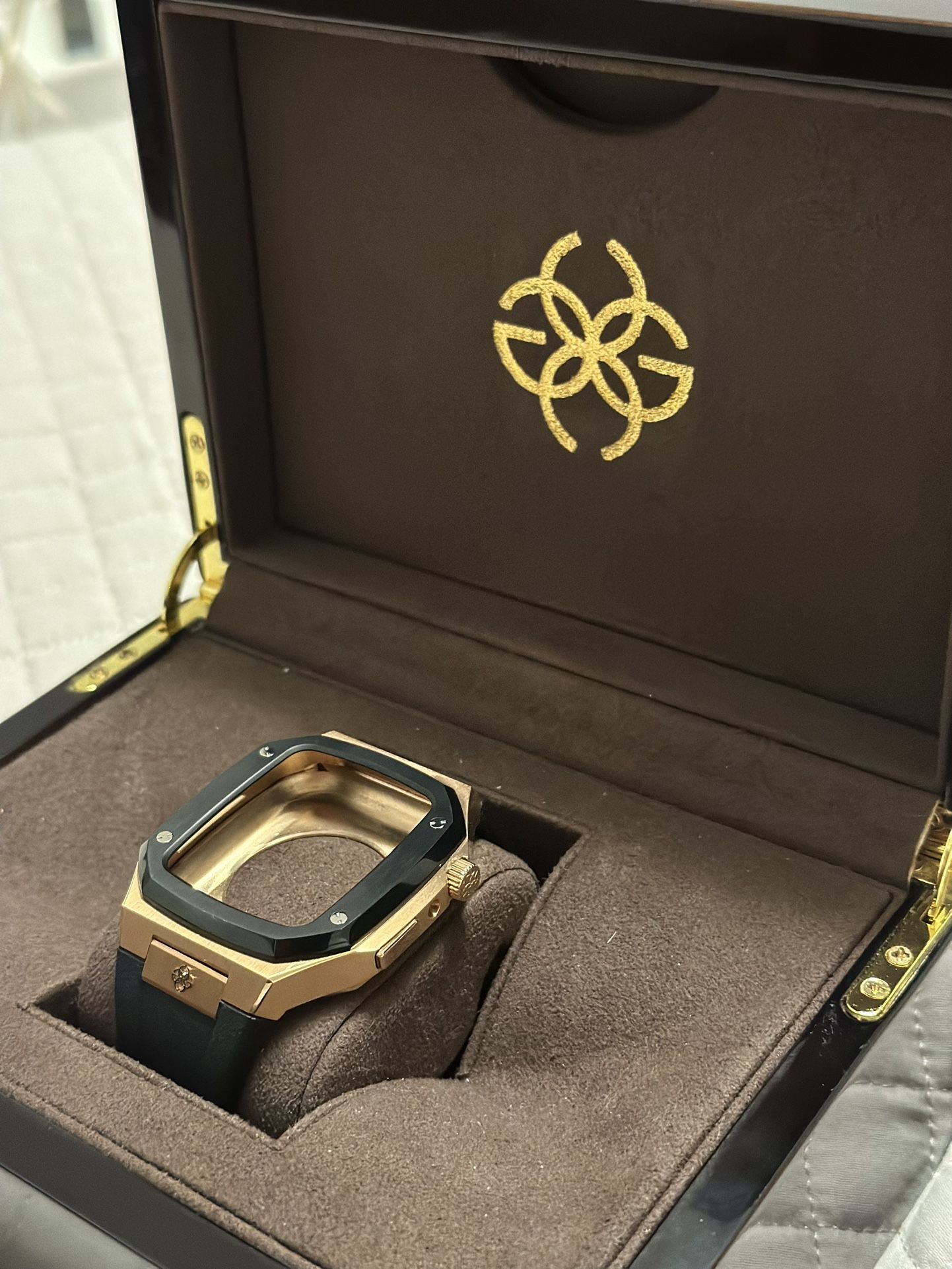 Golden Concept Rose Gold Apple Watch Case for Sale in Miami, FL 