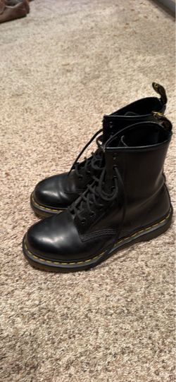 Doc Martens  size 7 women’s  (5 men’s)