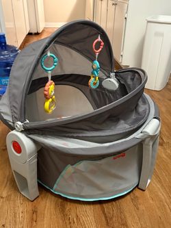 Fisher-Price On-the-Go Infant Dome Portable Bassinet and Play Space, Unisex, Windmill