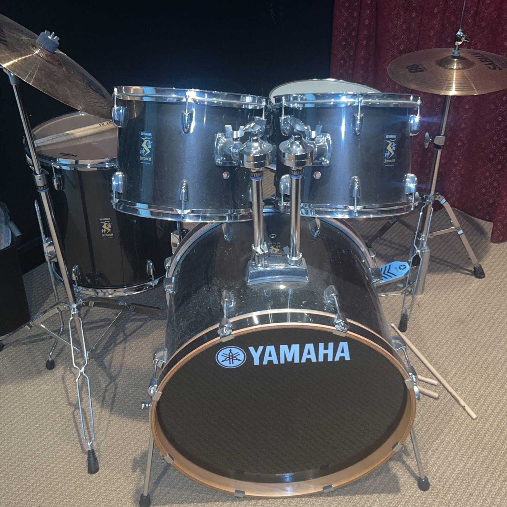 Black Yamaha Rydeen Drum Set