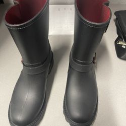 WOMEN. BOOT   SIZE 8M.   Tommy Hilfiger 