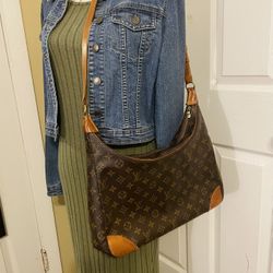 Louis Vuitton Boulogne 36 Shoulder Bag 