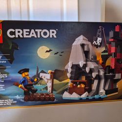 Lego Creator Scary Pirate Island