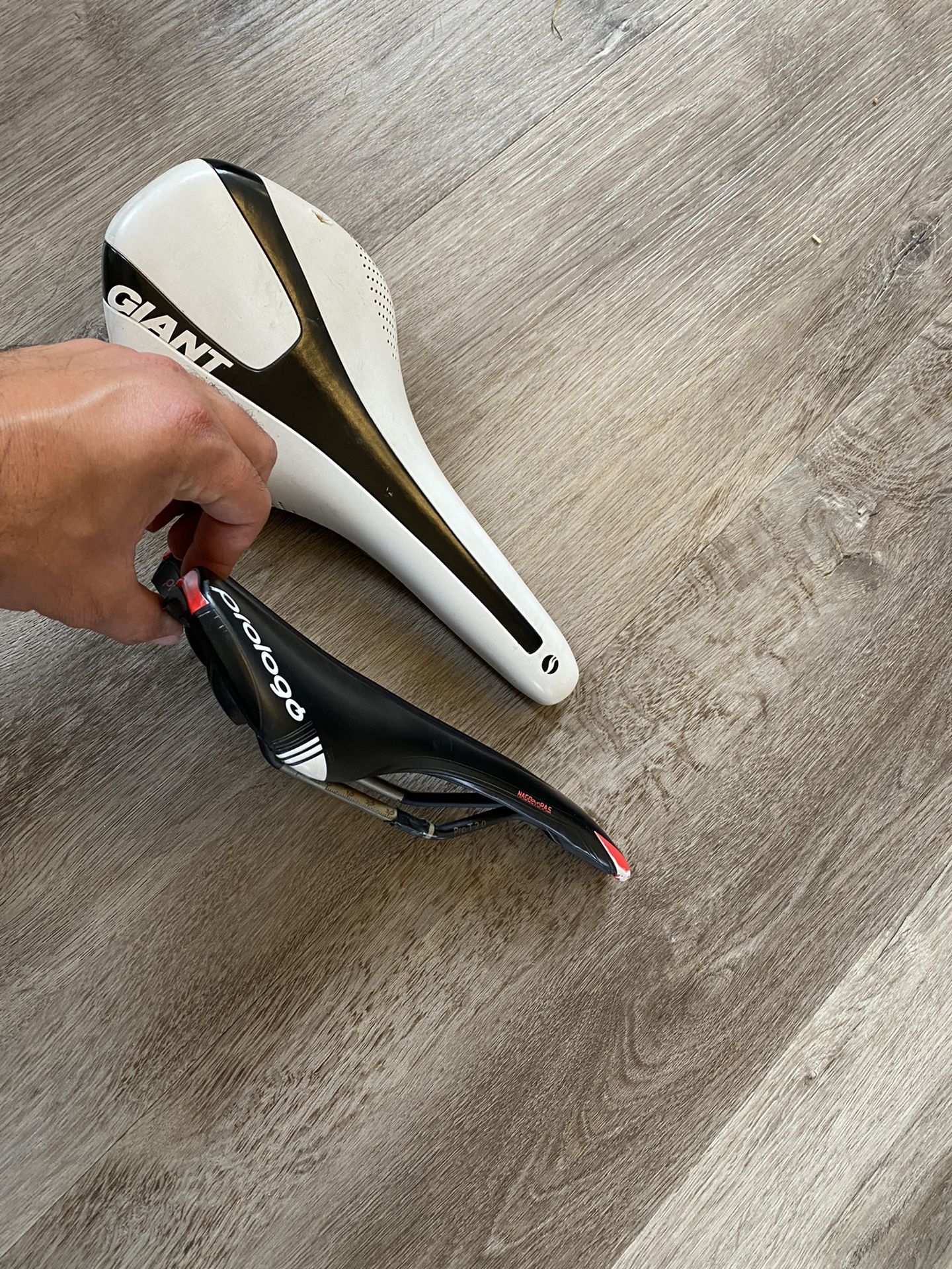 Road Bike Seat And Mountain Bike Shoes (11us)