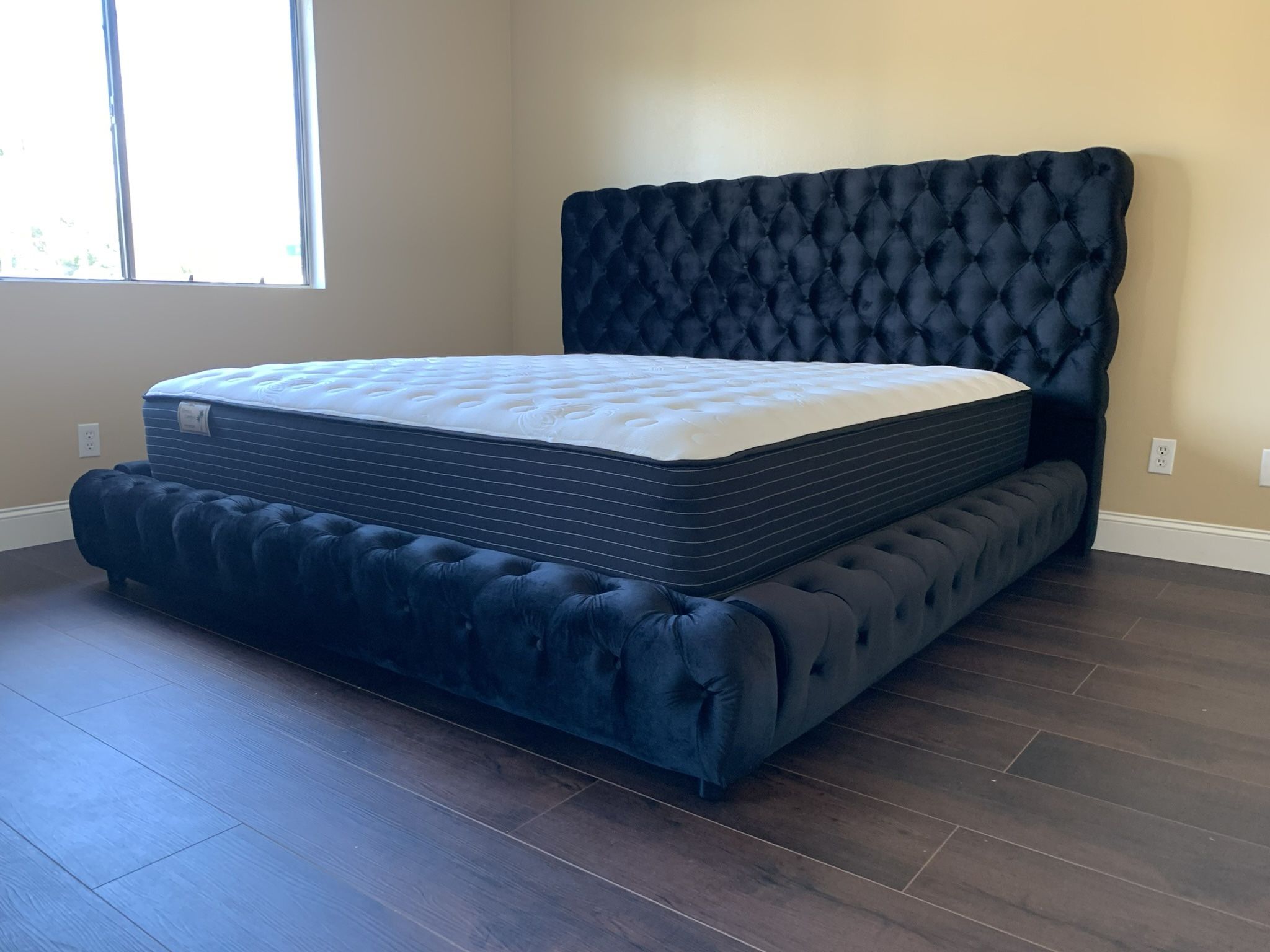 $699 Brand New King Bed Frame With Mattress (Read Description Below )