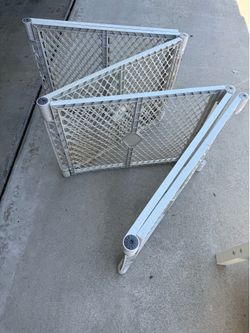 Adjustable playpen