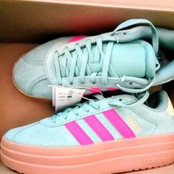 New (In Box) Adidas VL Court Bold J Size 6 Girls.