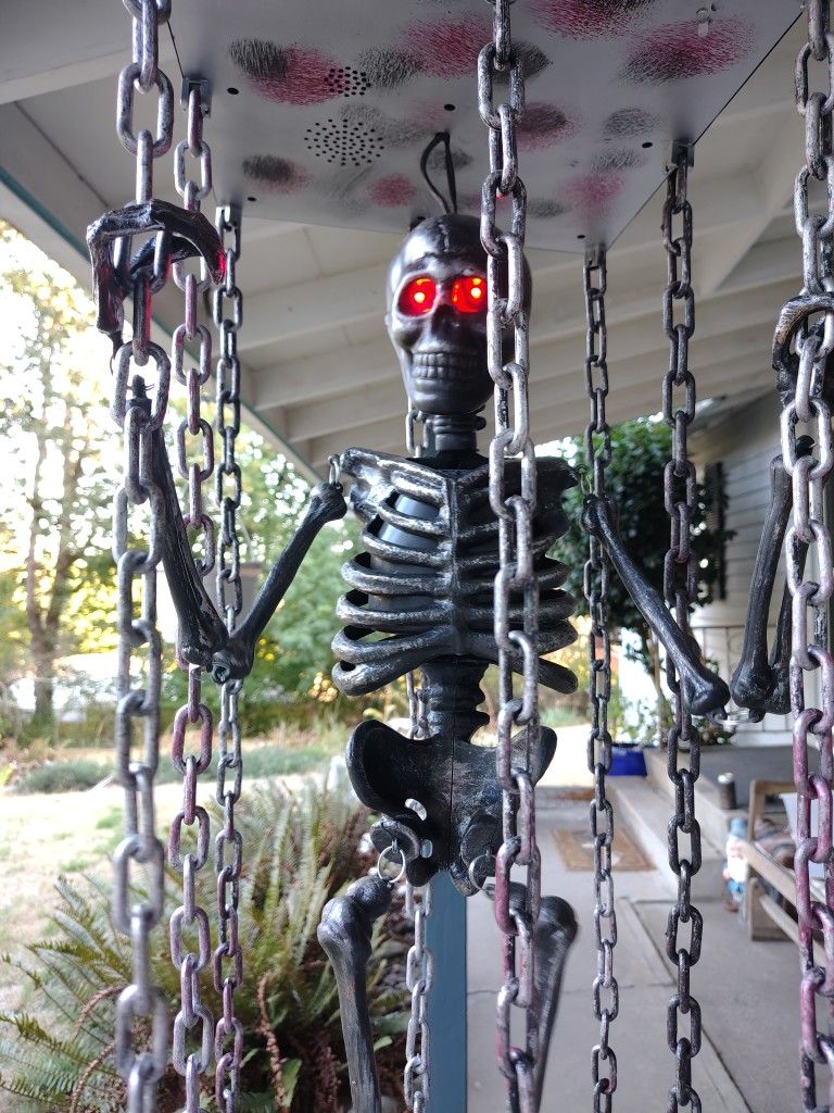 Gemmy Animated Shaking, Screaming Caged Skeleton