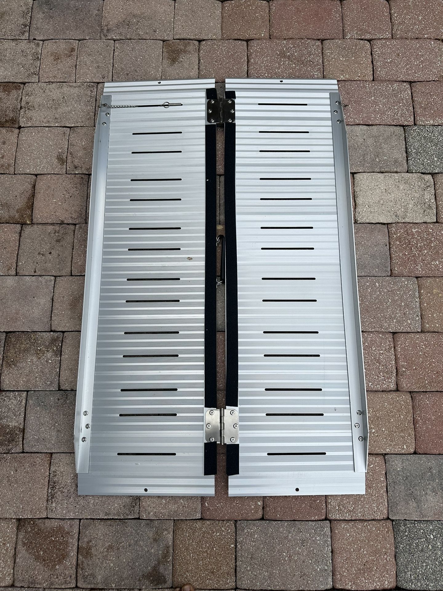 Aluminum Folding Ramp