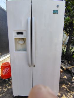 Side by side refrigerator