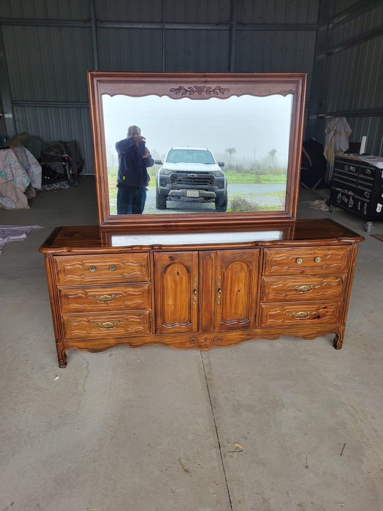 Beautiful Solid Wood French Provincial 9 Drawer Dresser