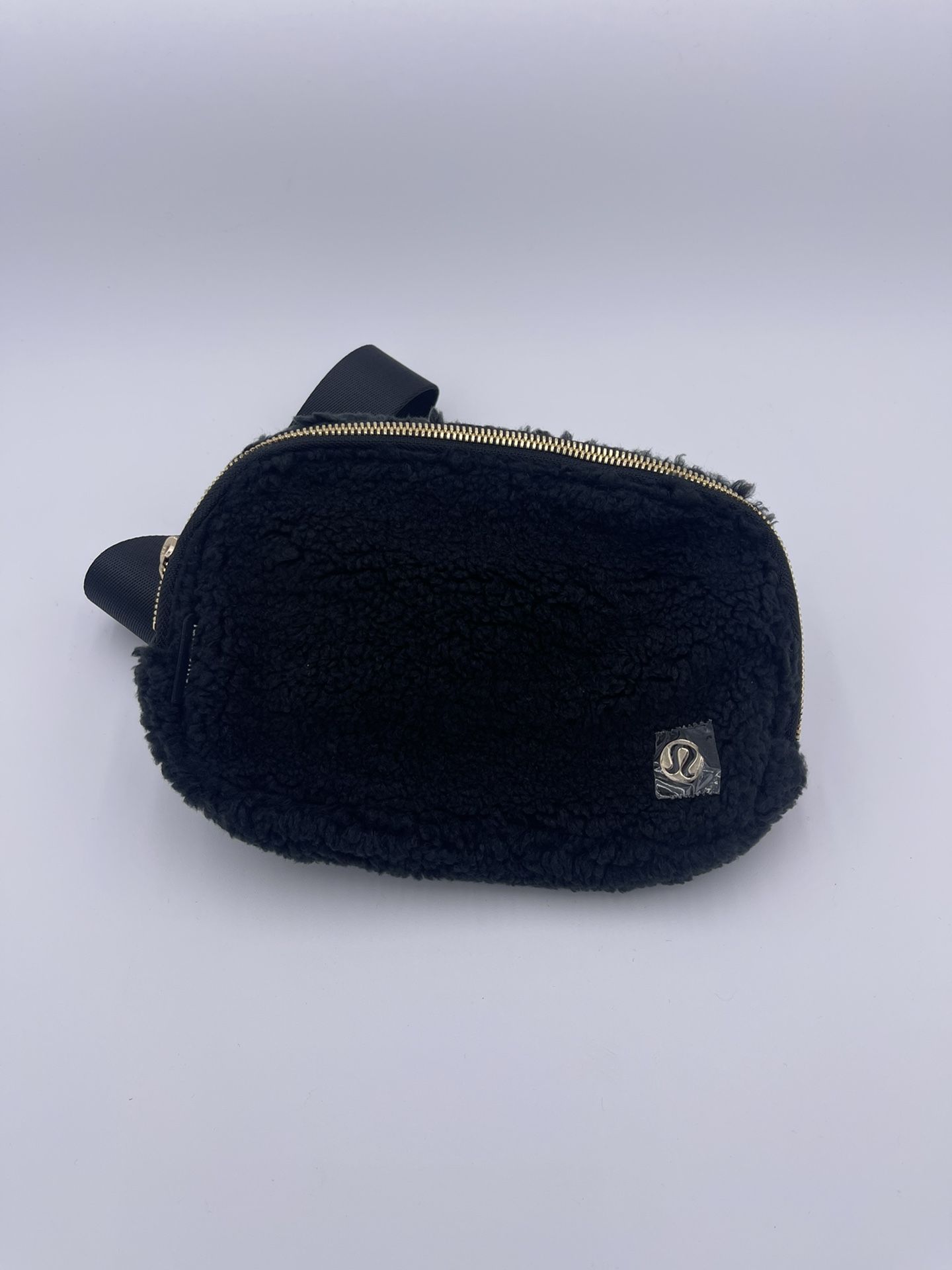 Lululemon Everywhere Belt Bag Fleece 1L black color - www.thefunkyskunk.ie Lululemon Everywhere Belt Bag Fleece 1L black color - www.thefunkyskunk.ie