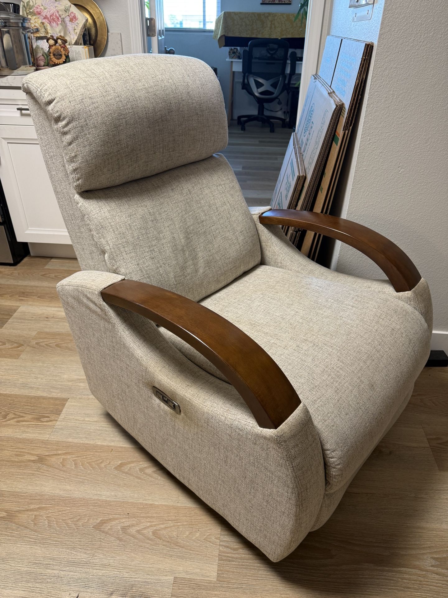 Power Recliner (Living Spaces)