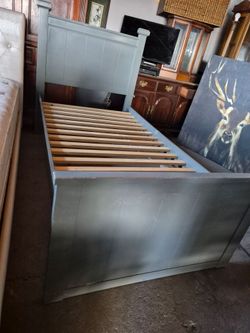 Twin size bed